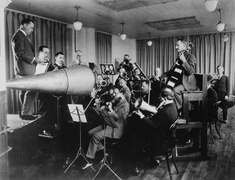 A typical acoustic orchestra recording session by Victor